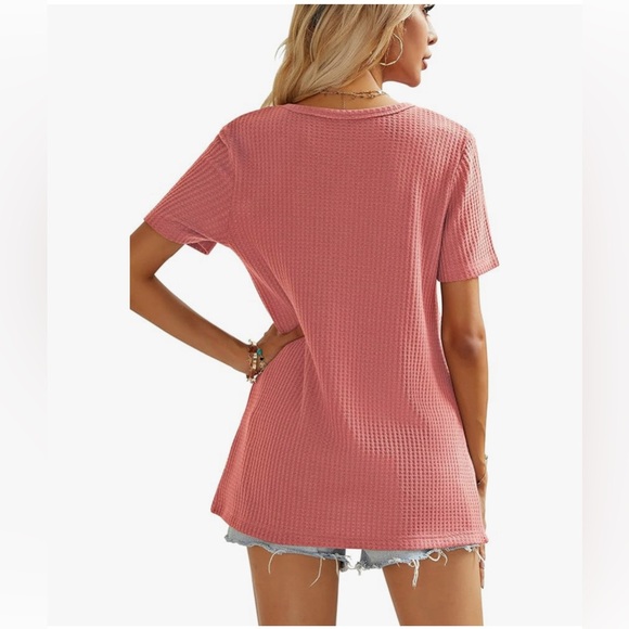 Beautiful NWOT Short Sleeve Henley Waffle Tee - Size S - Picture 2 of 4